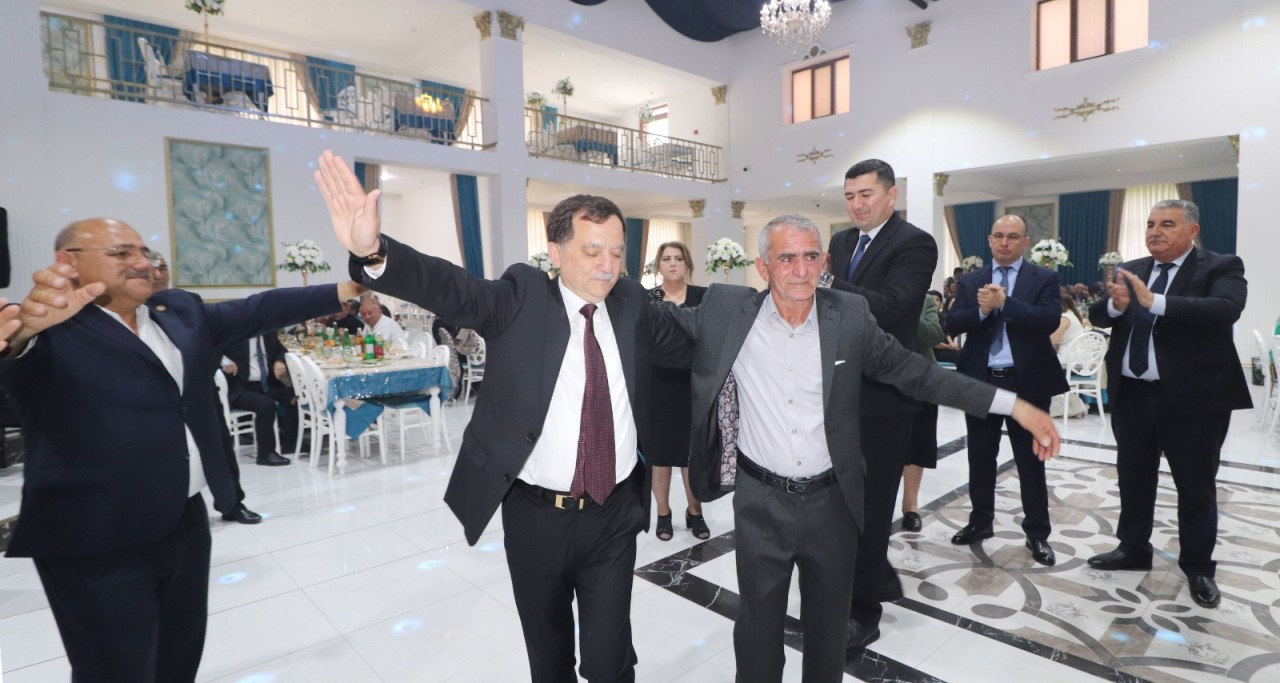 Qazaxın icra başçısı şəhid qardaşının toyunda - FOTOLAR